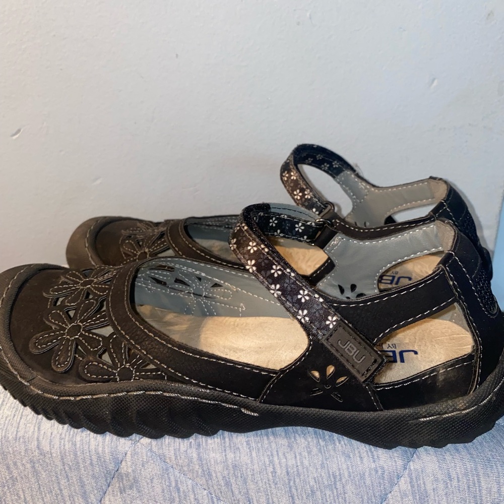 JBU comfy summer sandal